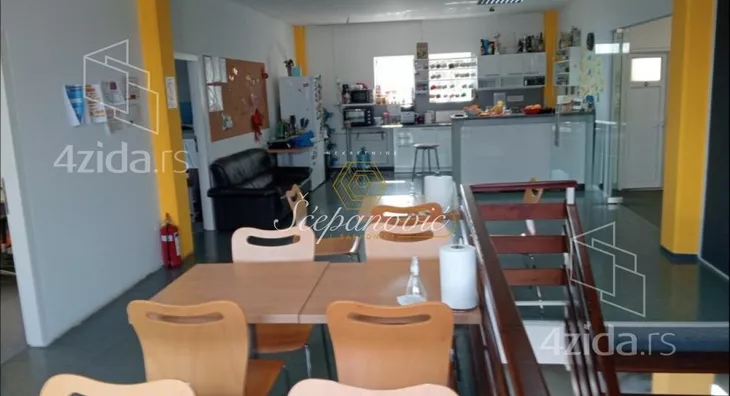 Poslovna zgrada | 4zida