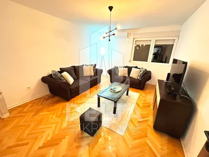 Crveni Pevac | 4zida.rs