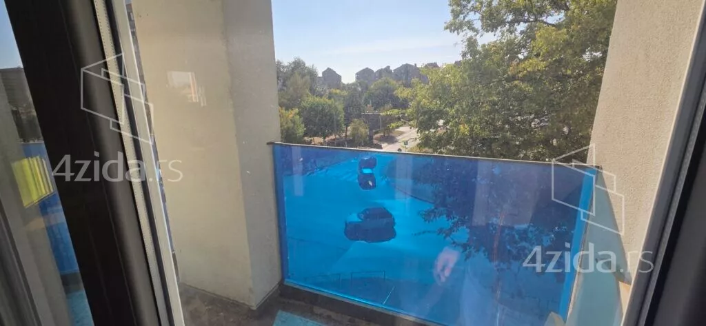 Šestosoban stan | 4zida