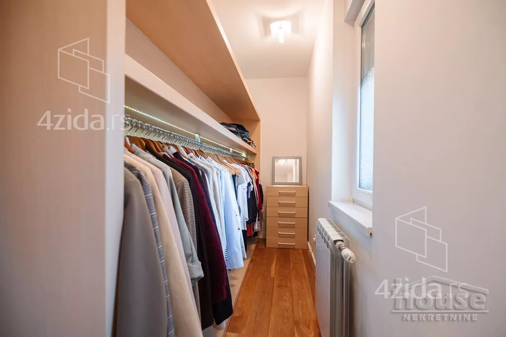 Šestosoban stan | 4zida