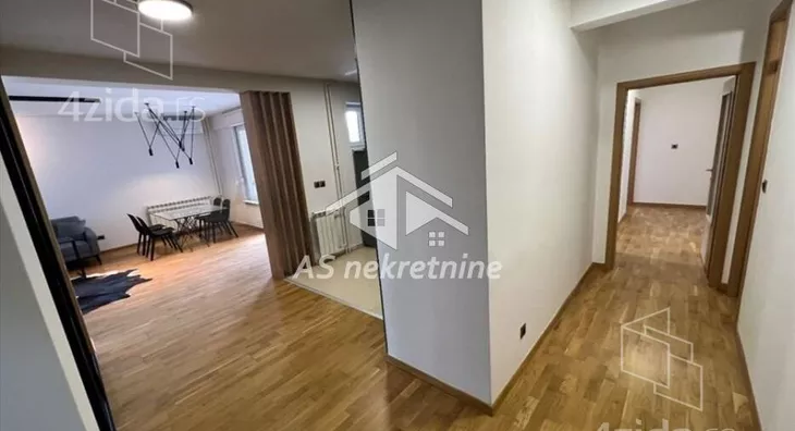 Četvoroiposoban stan | 4zida