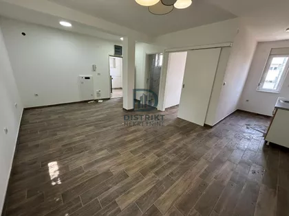 Crveni Pevac | 4zida.rs