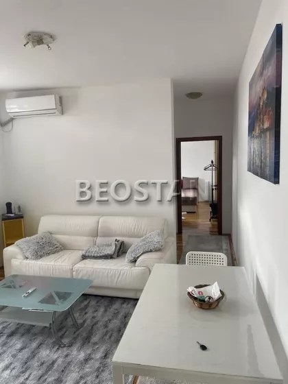 Jovana Deretića | 4zida.rs