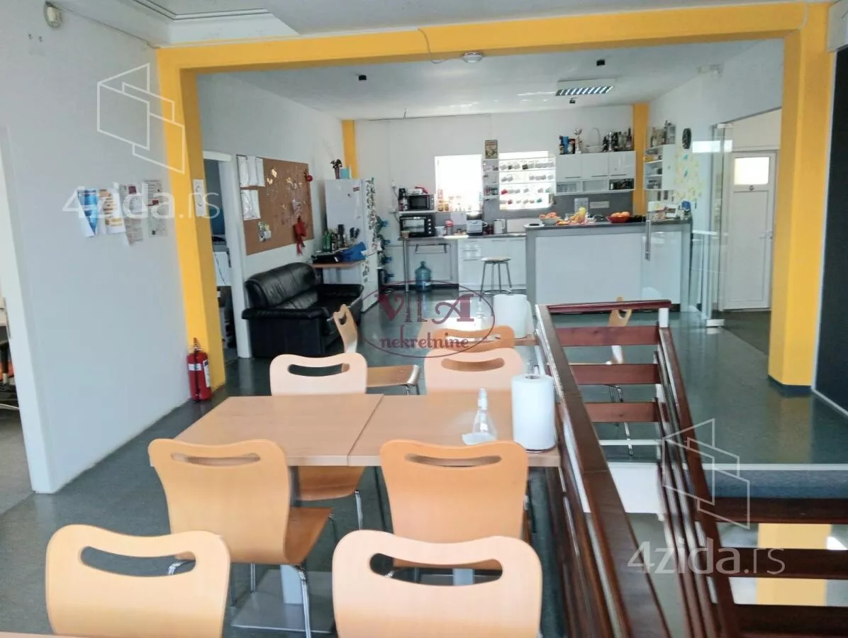 Poslovna zgrada | 4zida