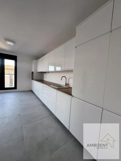 Stari Banovci | 4zida.rs