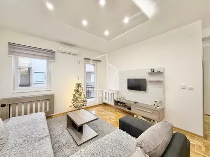 Miljana Miljanića | 4zida.rs