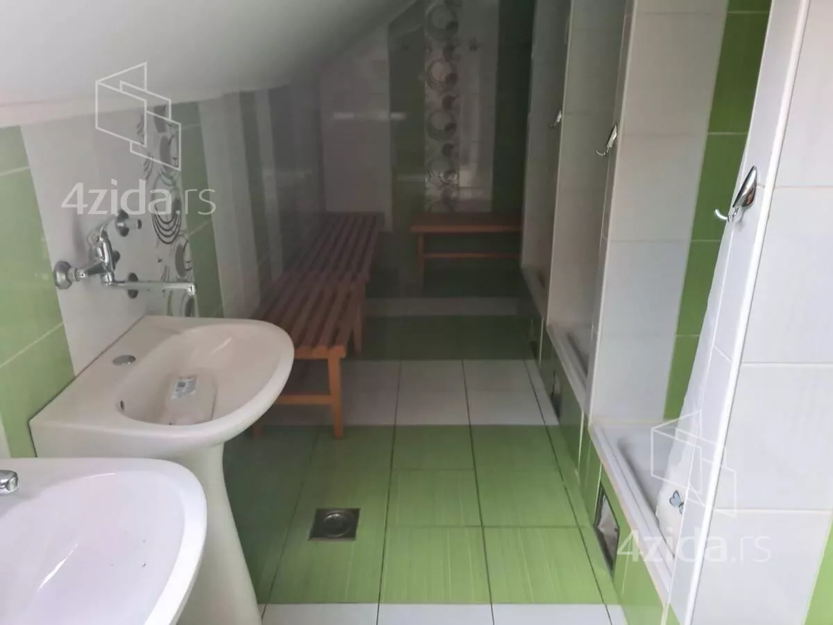 Poslovna zgrada | 4zida