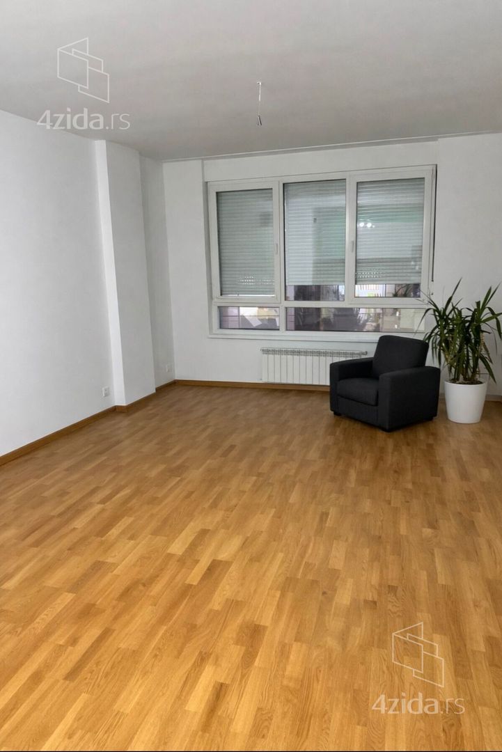 Продается трехкомнатная квартира, Pančevačka, 135.000€, 77m² — фото