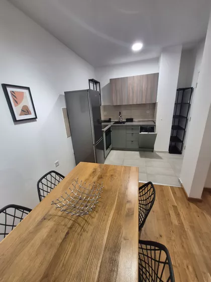 Dva Bela Goluba | 4zida.rs