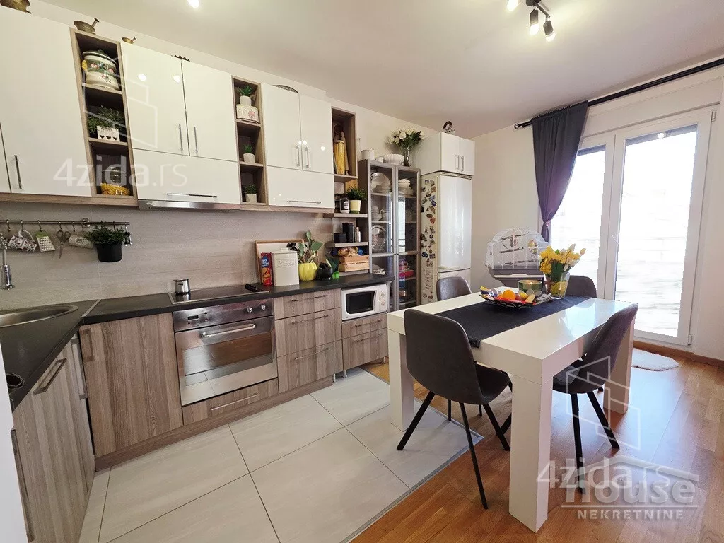 Troiposoban stan | 4zida