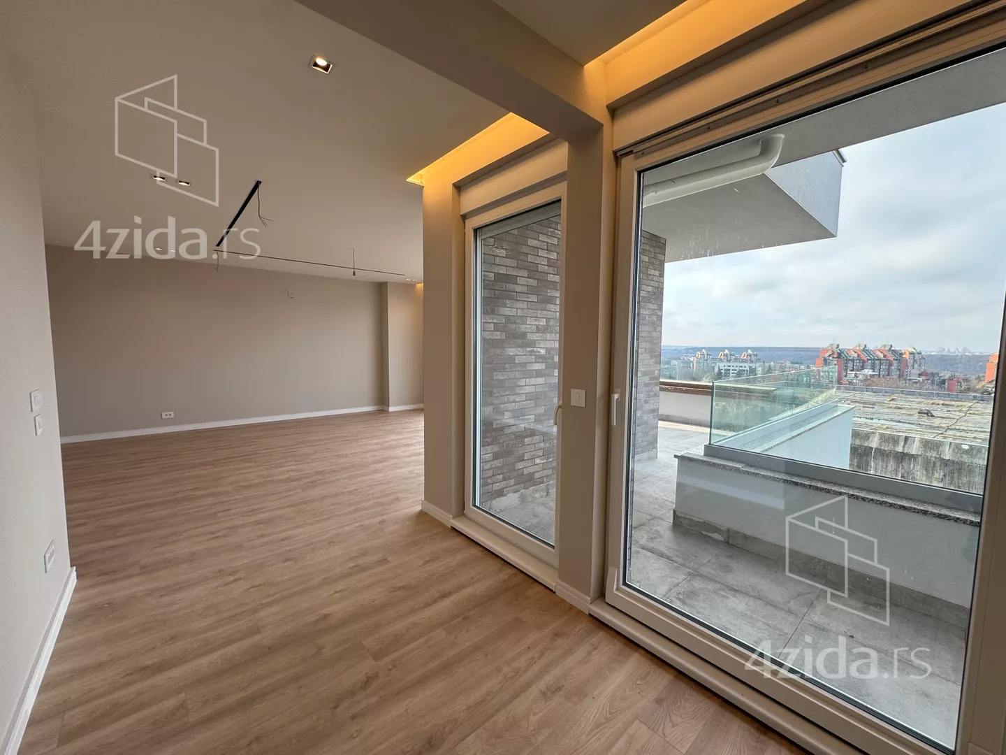 Petosoban stan | 4zida