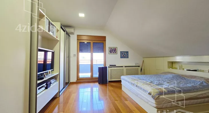 Sedmosoban stan | 4zida