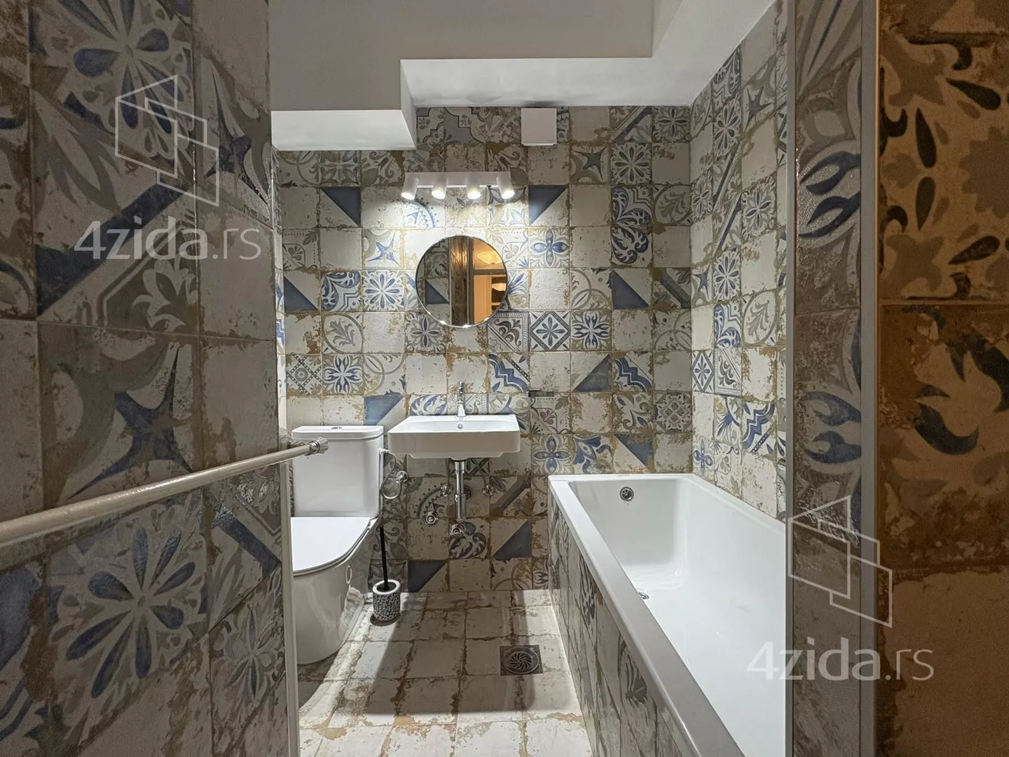 Troiposoban stan | 4zida