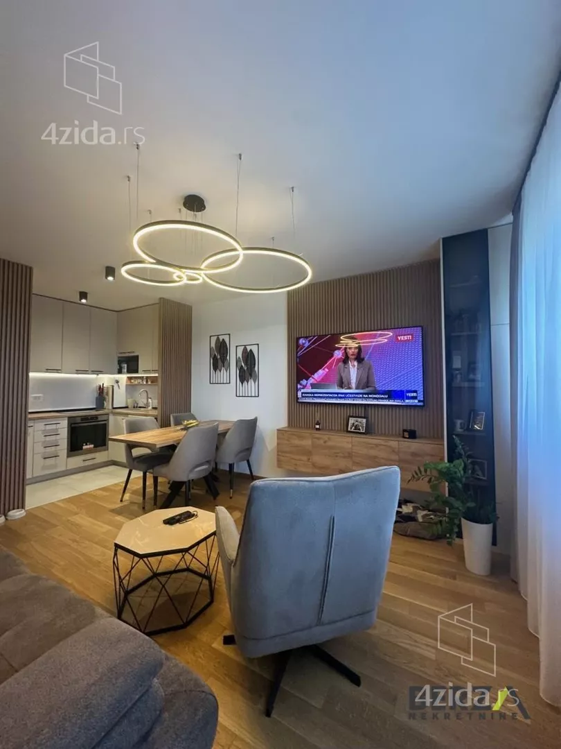 Troiposoban stan | 4zida