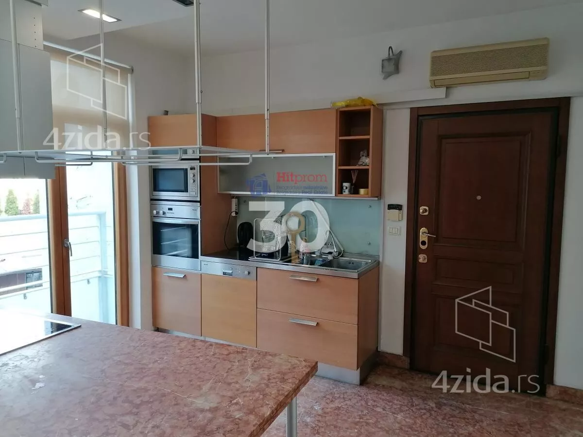 Četvoroiposoban stan | 4zida