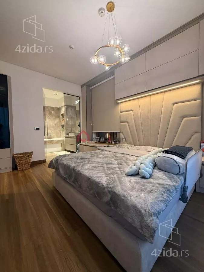 Petosoban stan | 4zida