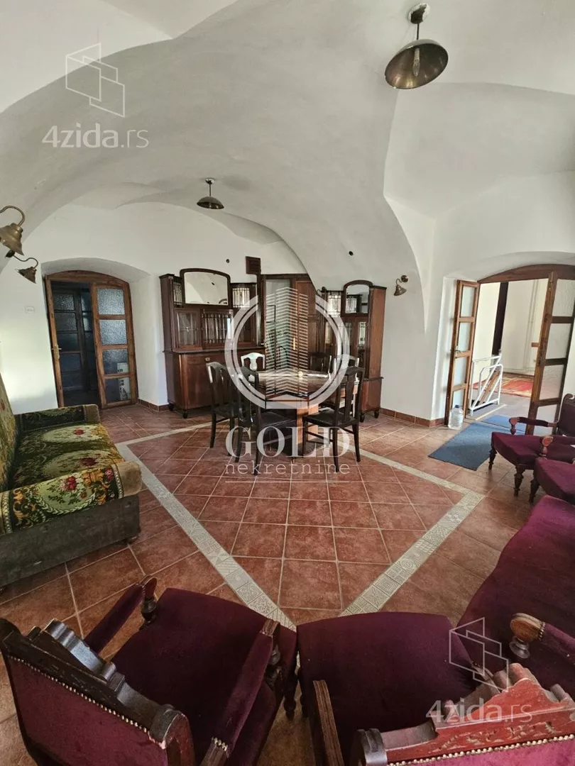 Šestoiposoban stan | 4zida