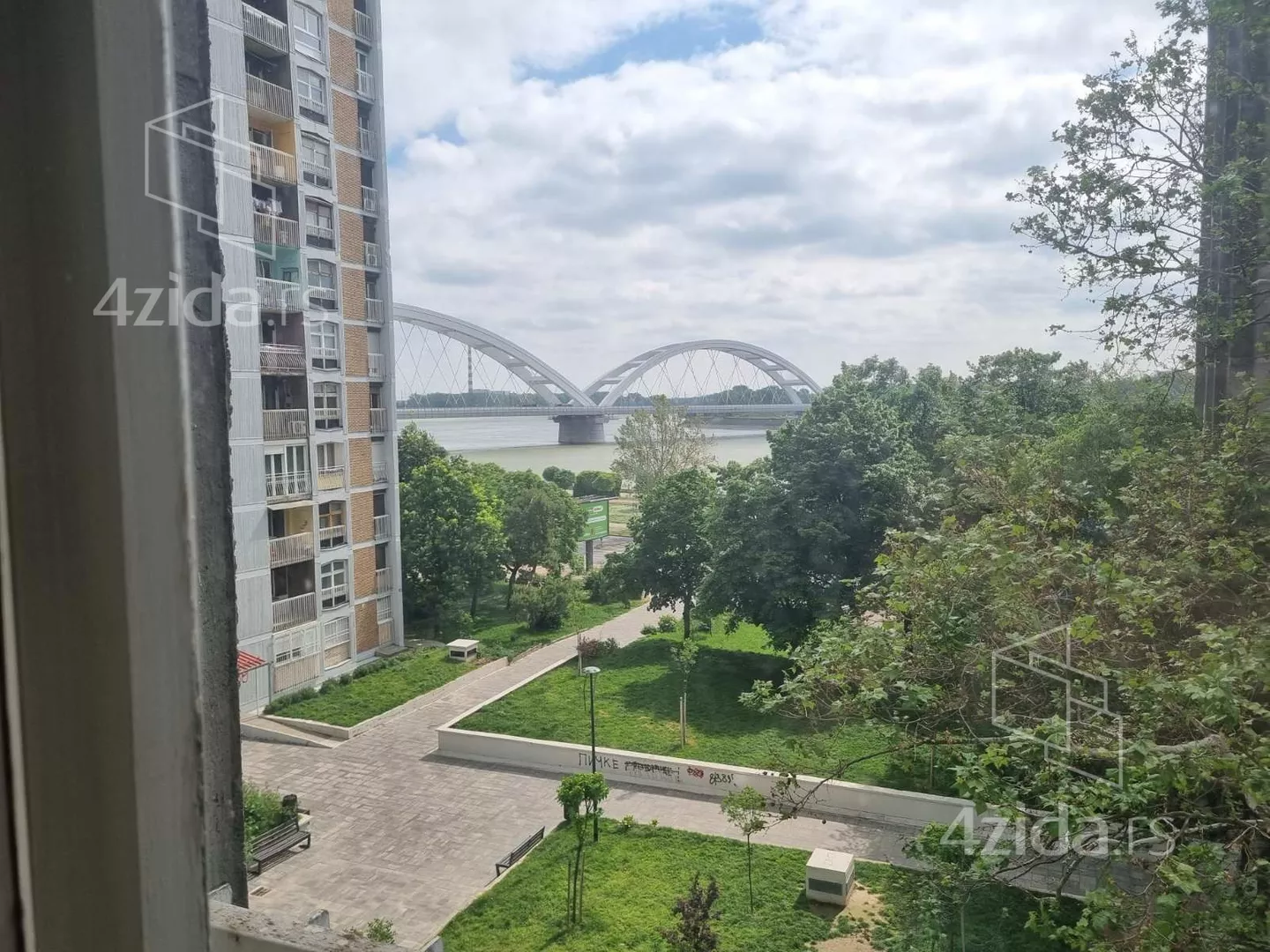 Dvoiposoban stan | 4zida