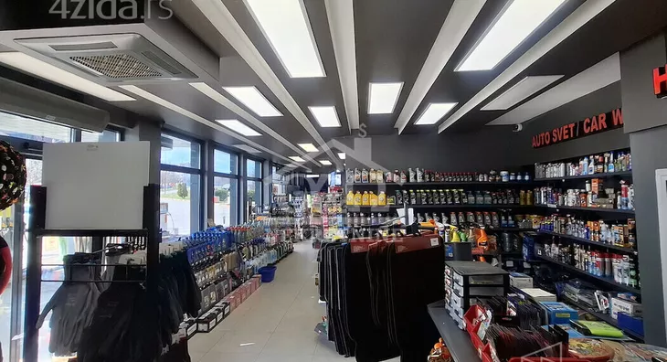 Poslovna zgrada | 4zida