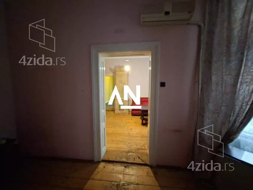 Šestoiposoban stan | 4zida