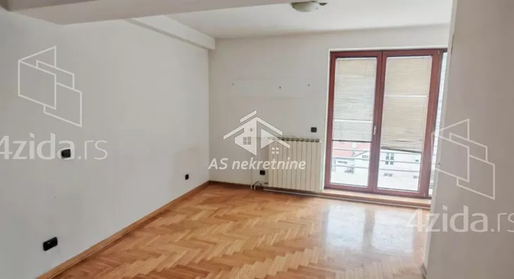 Šestosoban stan | 4zida