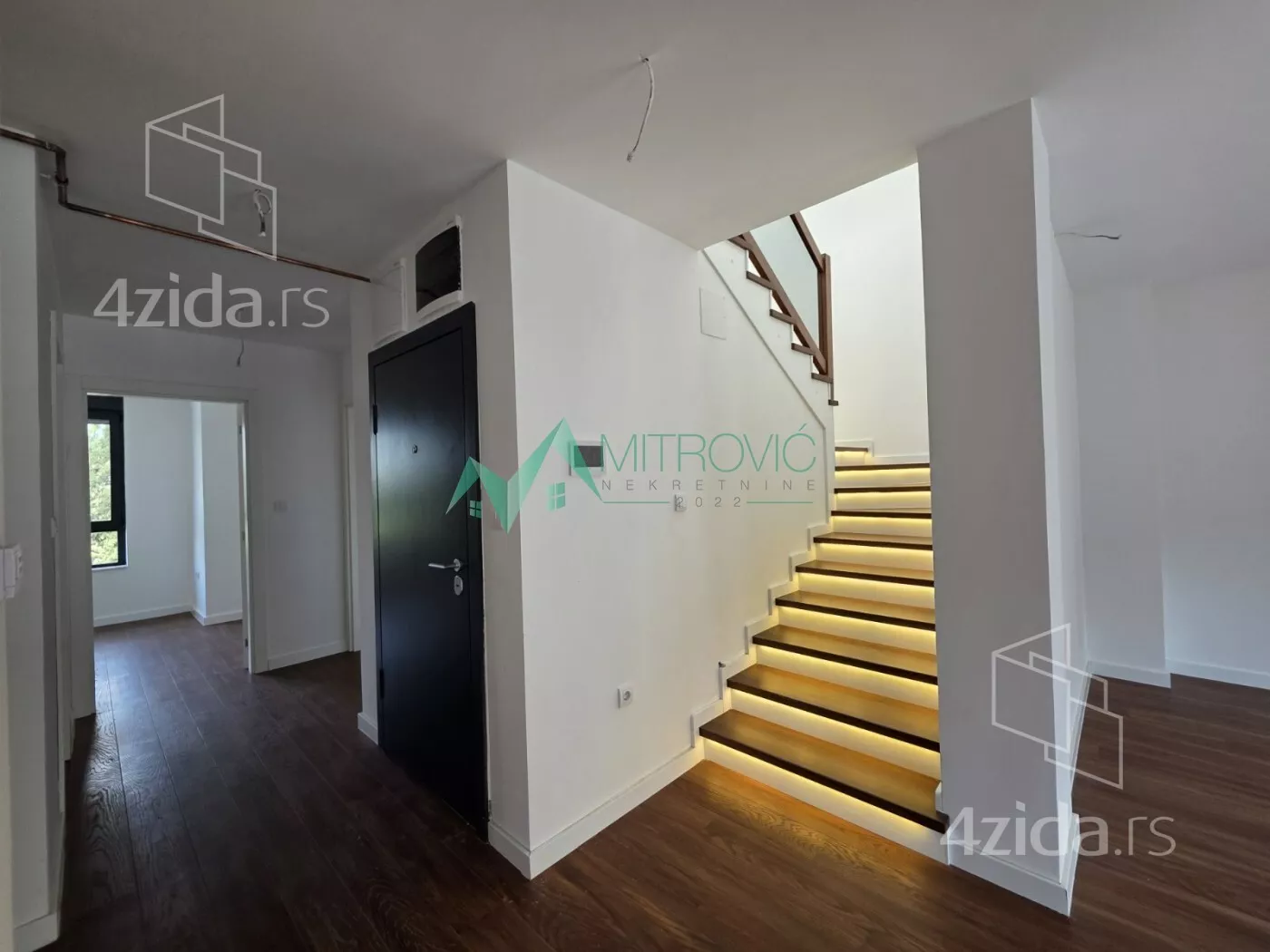 Šestosoban stan | 4zida