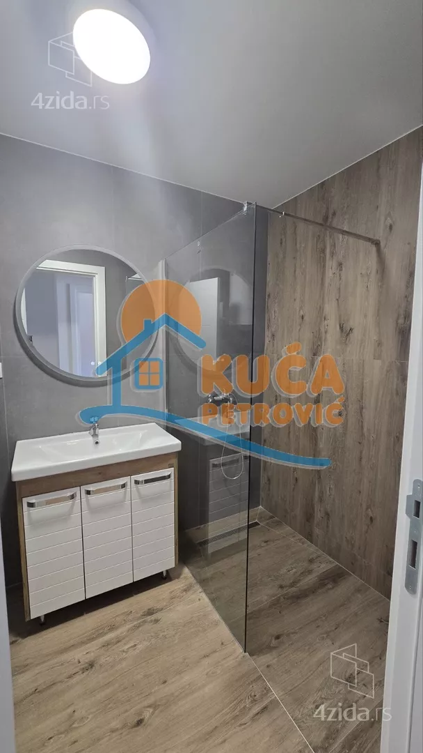 Lokal | 4zida
