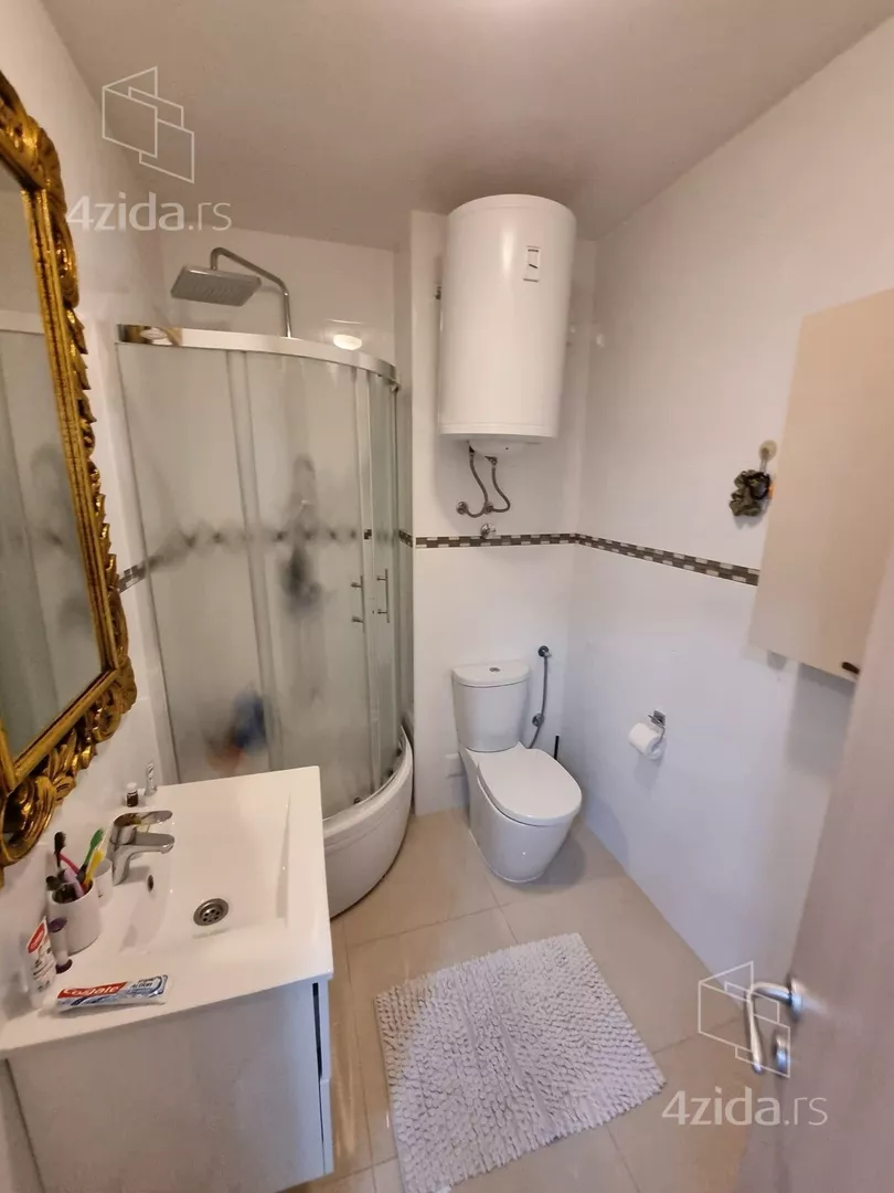 Četvoroiposoban stan | 4zida