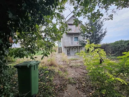 Stari Banovci | 4zida.rs