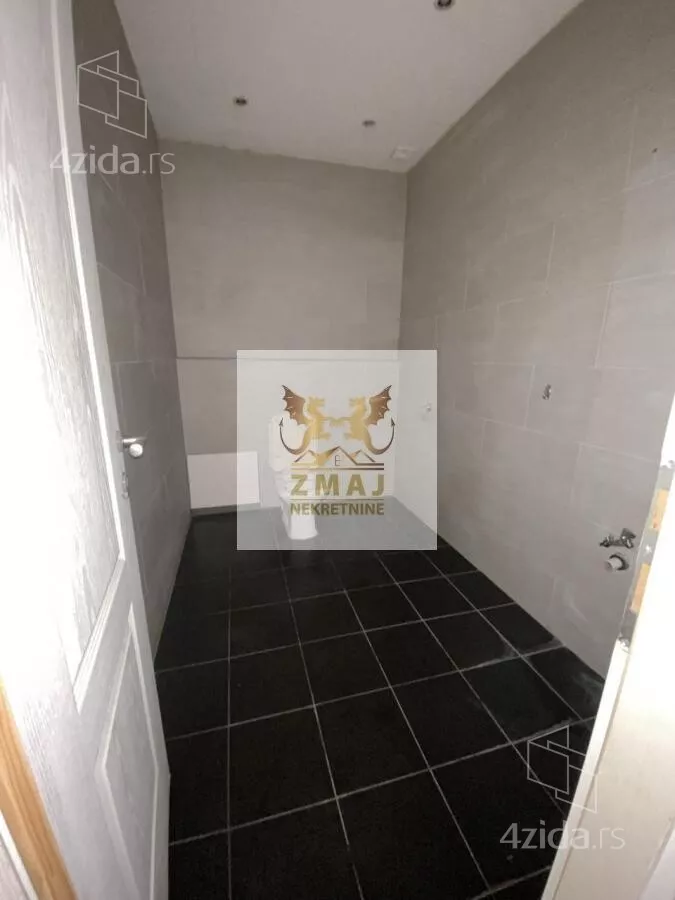 Poslovna zgrada | 4zida