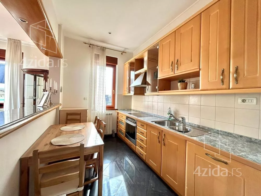 Četvoroiposoban stan | 4zida