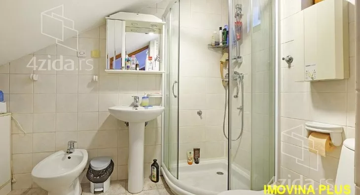 Šestosoban stan | 4zida