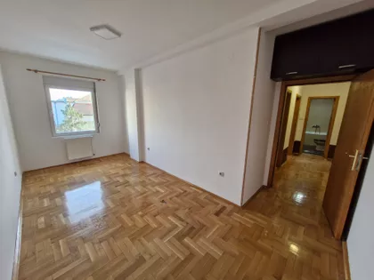 Stojana Novakovića 83 | 4zida.rs