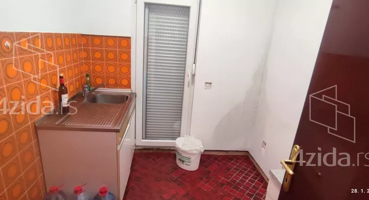 Četvoroiposoban stan | 4zida