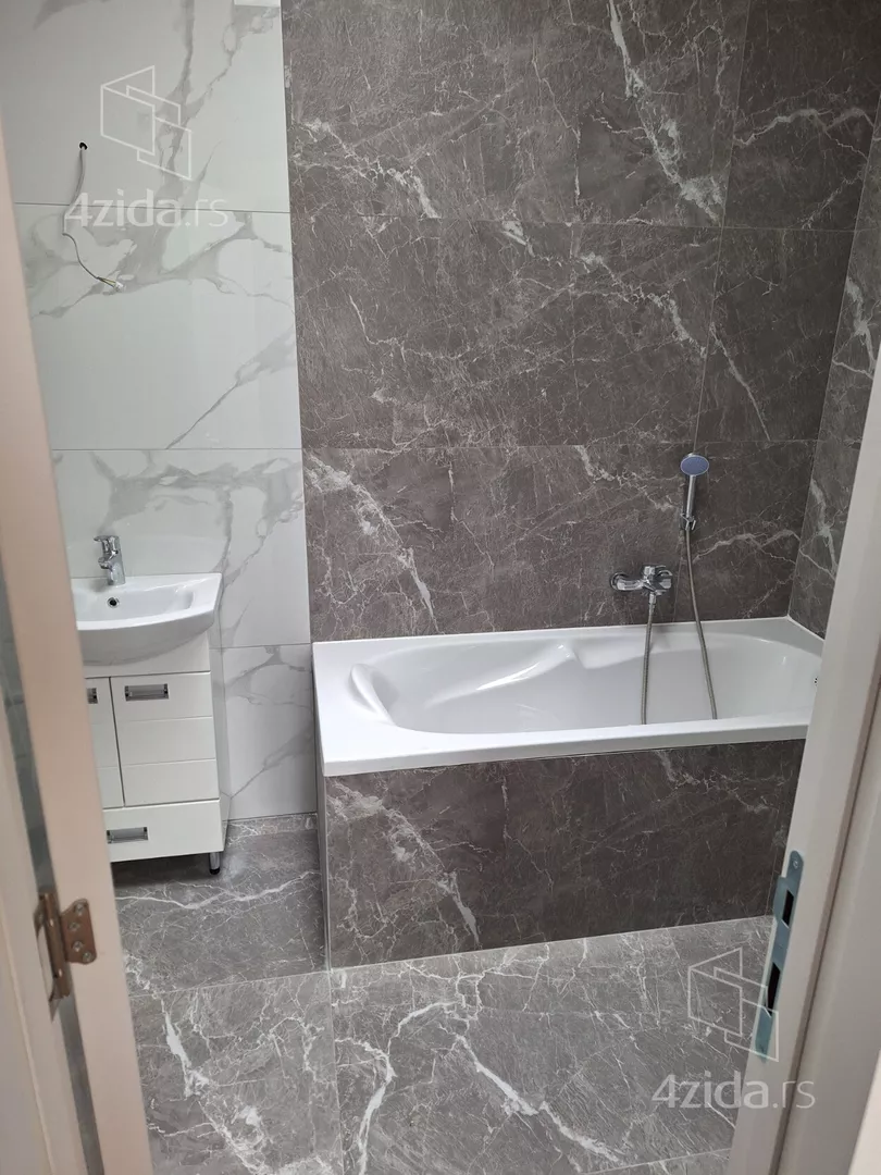 Šestosoban stan | 4zida