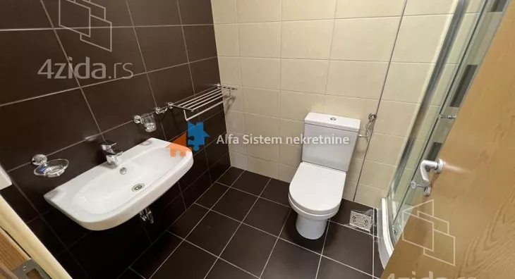 Četvoroiposoban stan | 4zida