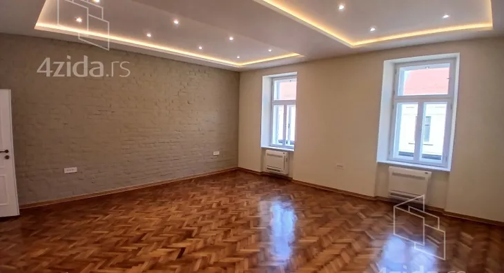 Poslovna zgrada | 4zida