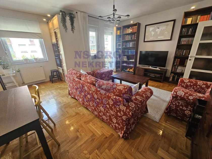 Trosoban stan, Novi Sad