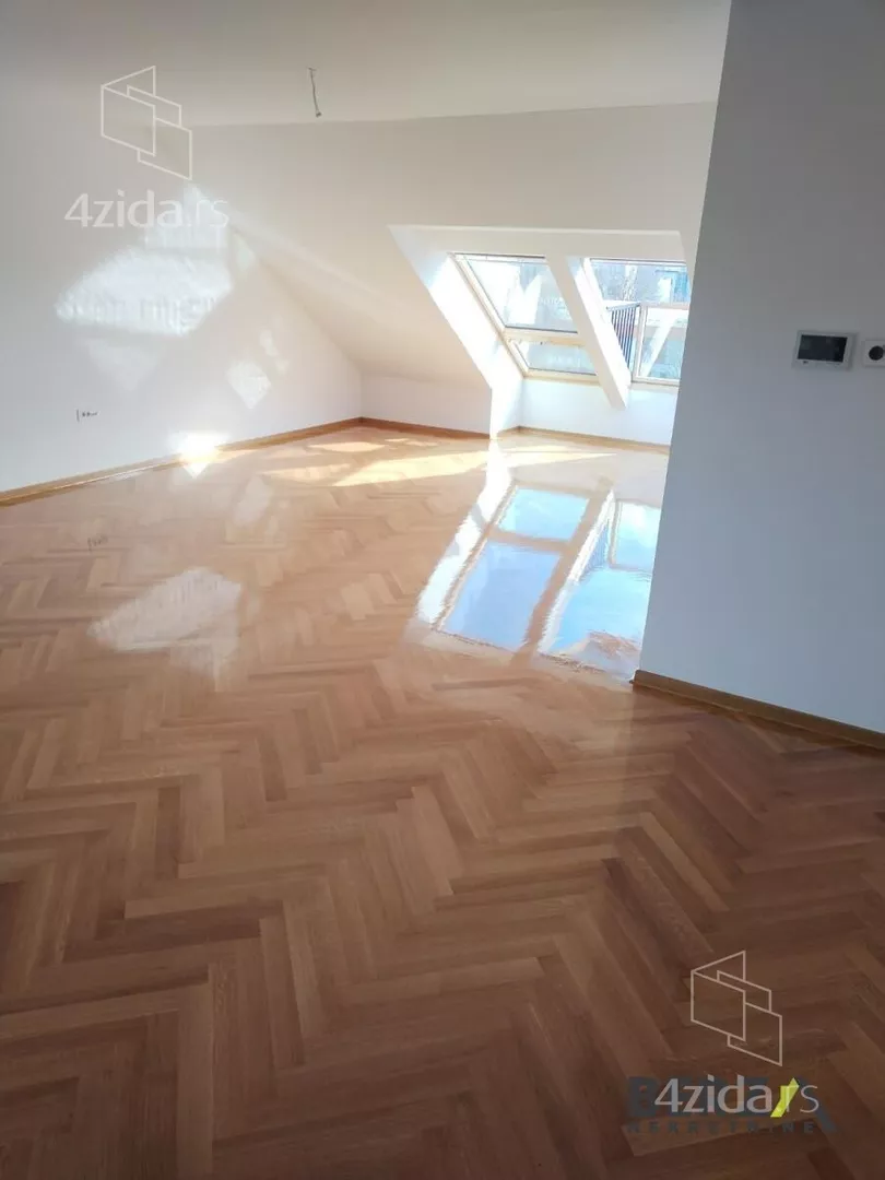 Četvoroiposoban stan | 4zida