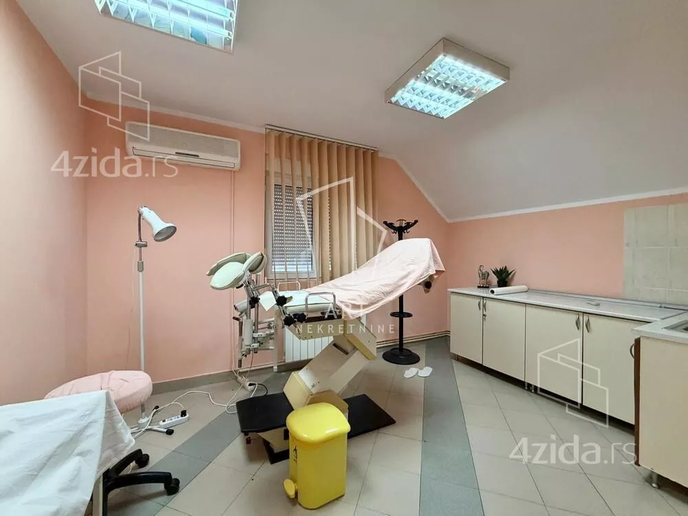 Poslovna zgrada | 4zida