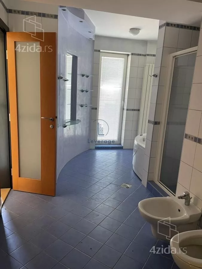 Šestosoban stan | 4zida