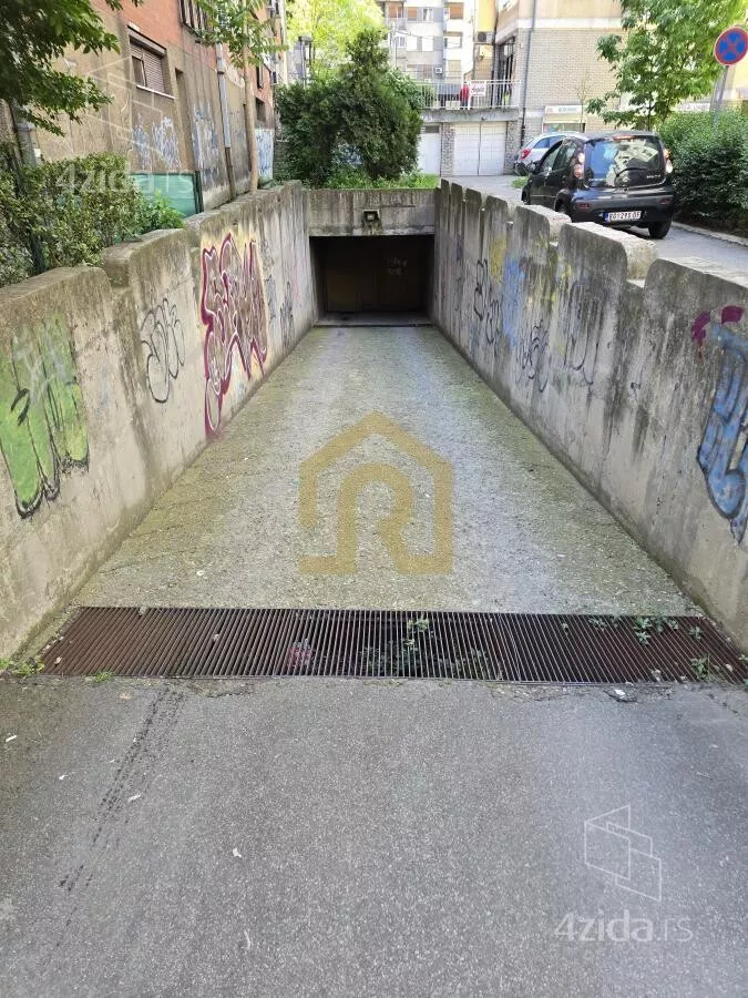 Garaža/Parking | 4zida