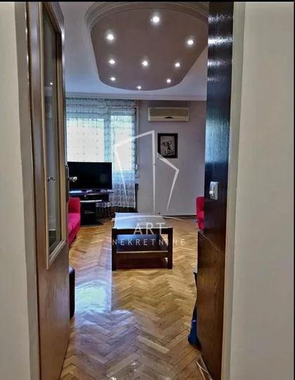 Marine Veličković | 4zida.rs