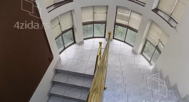 Poslovna zgrada | 4zida