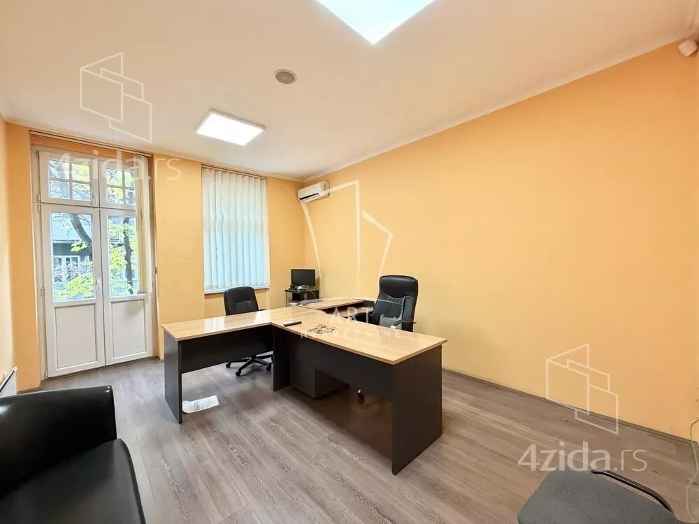 Četvoroiposoban stan | 4zida