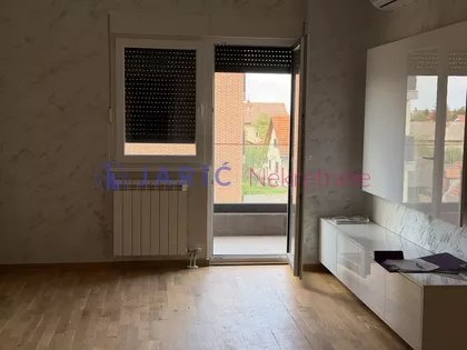 Stari Banovci | 4zida.rs