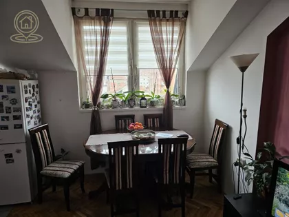 Crveni Pevac | 4zida.rs