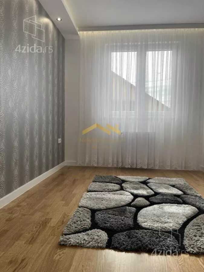 Četvoroiposoban stan | 4zida