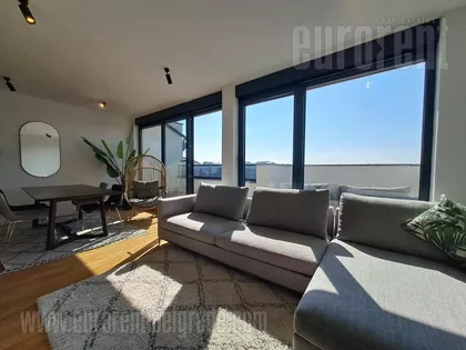 CRVENI KRST | 4zida.rs