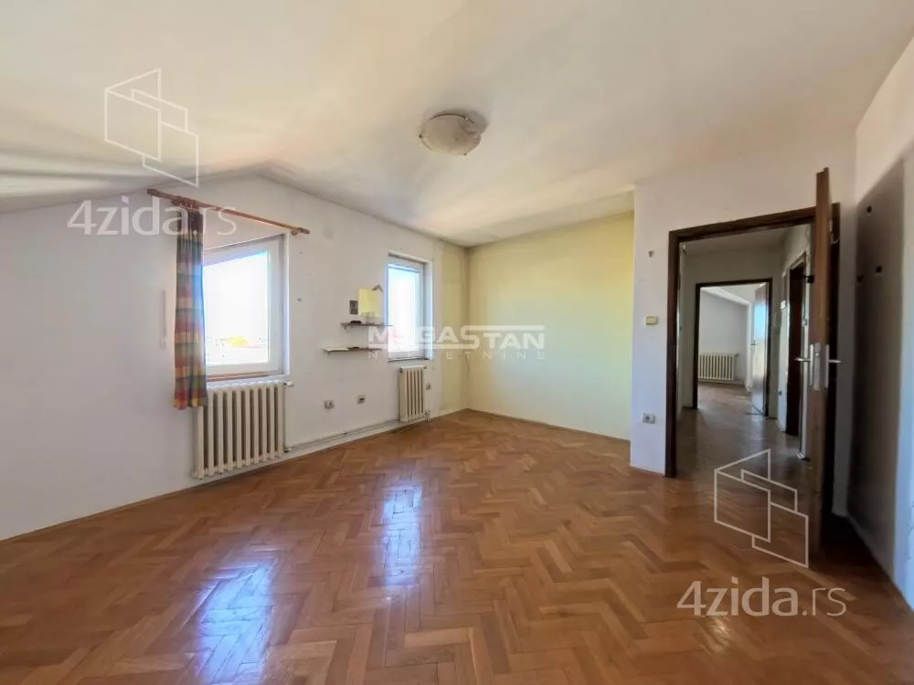 Petosoban stan | 4zida